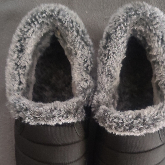 Minnetonka Black and Gray Fur-Lined Slippers - Picture 5 of 7